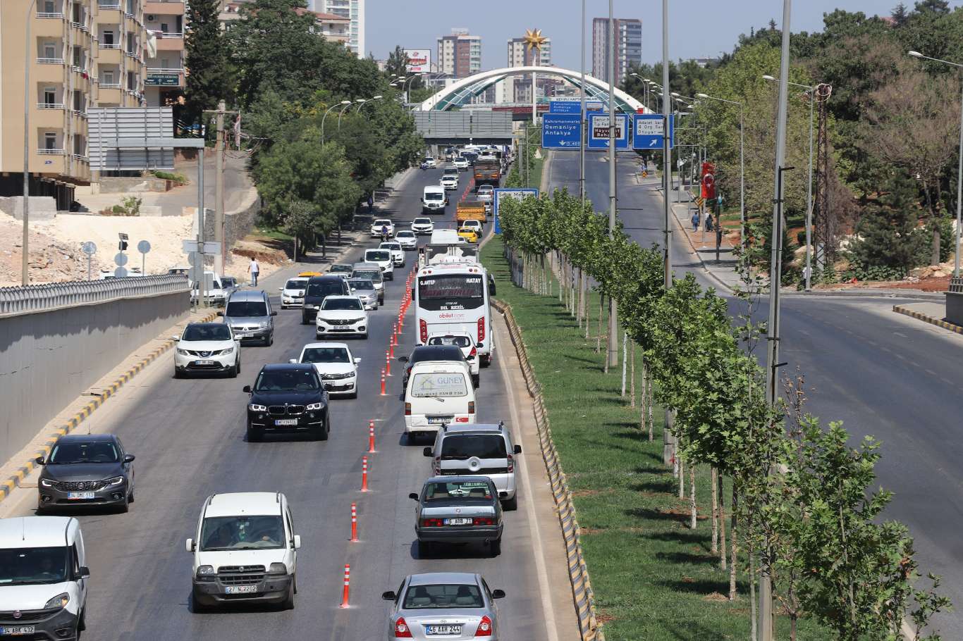 Gaziantep’te “tarihi İpekyolu”ndaki çalışma sürücüleri mağdur etti Gaziantep’te “tarihi İpekyolu”ndaki çalışma sürücüleri mağdur etti